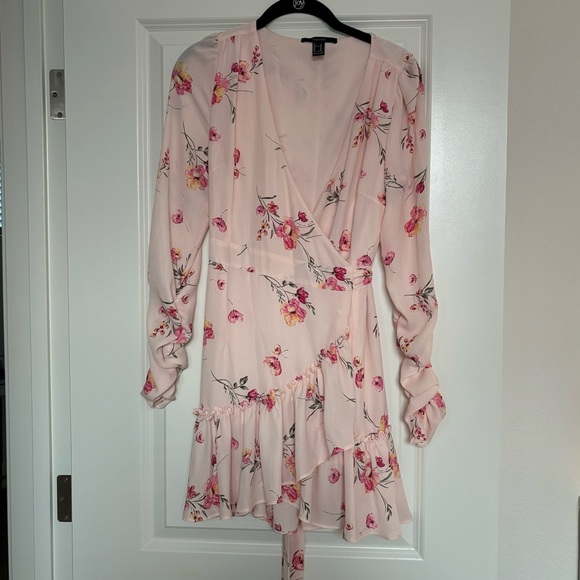 Forever 21 Dresses & Skirts - Forever 21 Light Pink Floral Long Sleeve Wrap Dress Mini size M